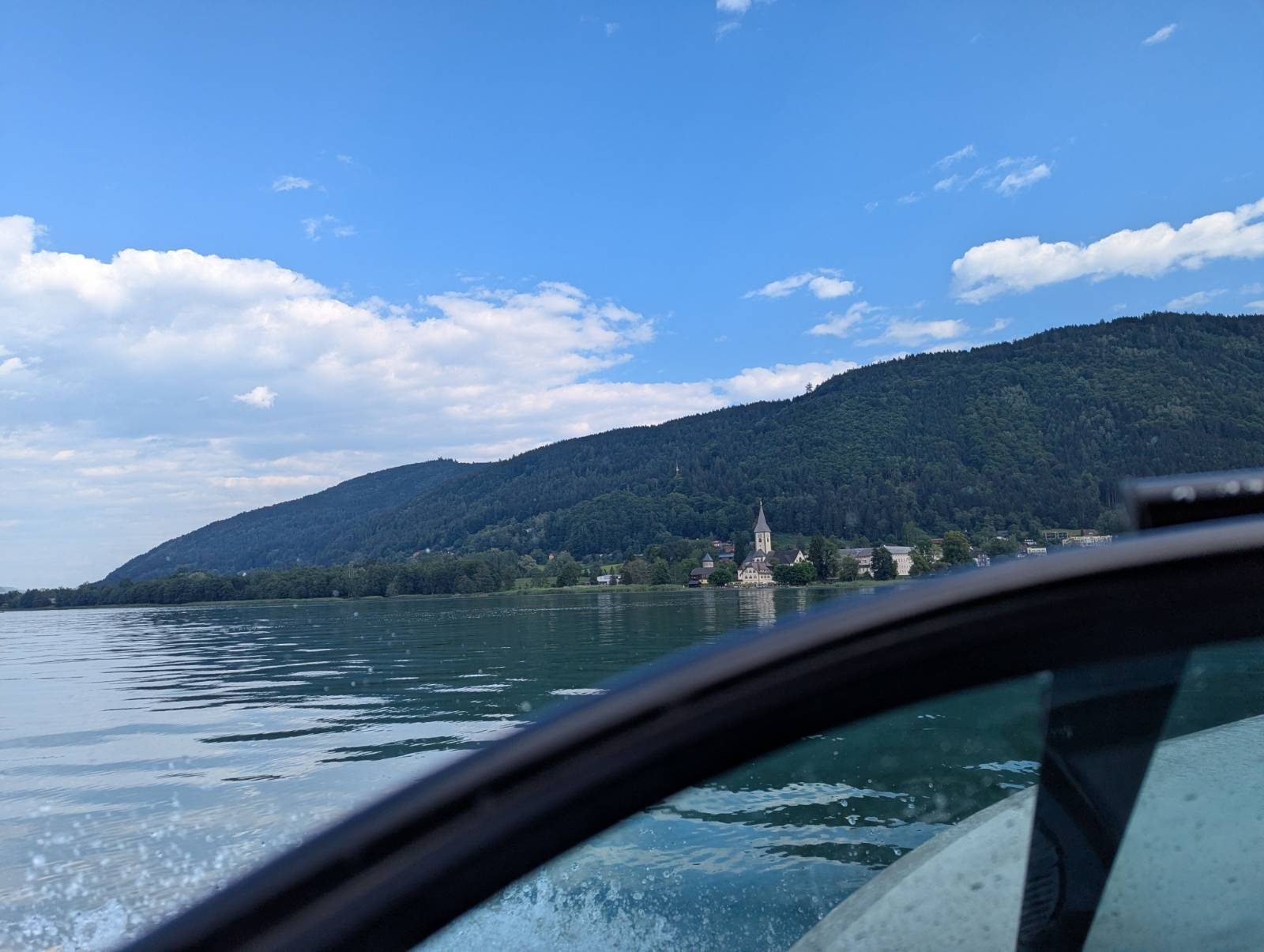 Pogled s broda na Ossiach