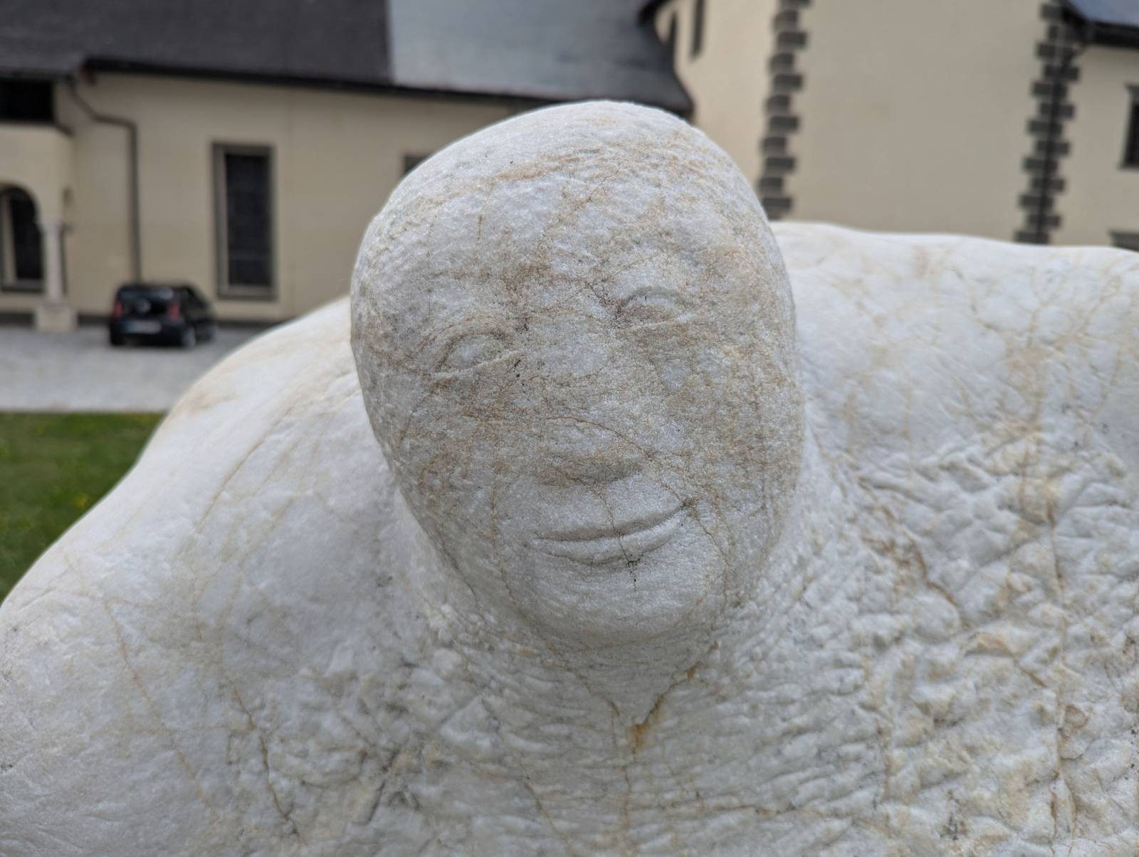 Lice kamene skulpture